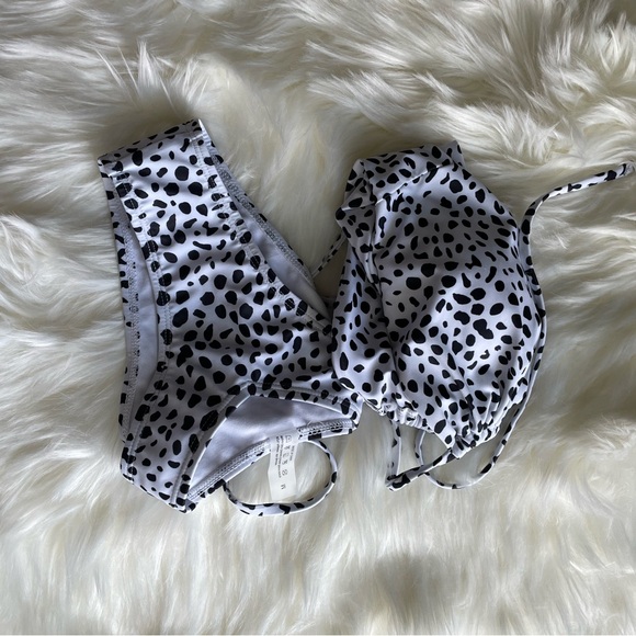 Swimsuit - Picture 2 of 6